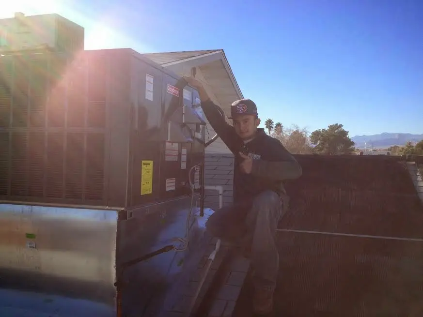HVAC technician performing HVAC Inspection on a rooftop unit in Knoxville